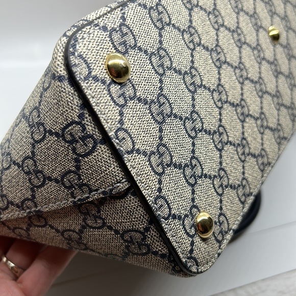 Gucci Linea Supreme Monogram Tote. Nearly New. COA Included - Picture 11 of 16